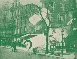 A French Aeroplane Descends in a Paris Street, c. 1917 by Unbekannt