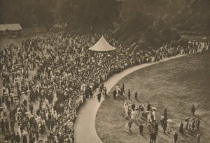 A Glimpse of One of the Annual Royal Garden Parties Among The Timbered Lawns of Buckingham Palace by Unbekannt
