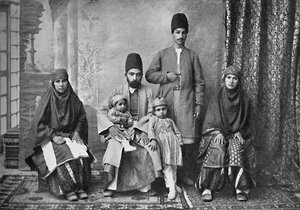 A Persian Parsi family, 1902 by Unbekannt