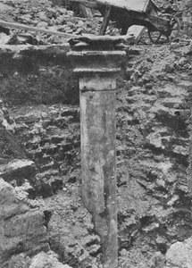 A Column of the Hall of Blackfriars Priory, City of London by Unbekannt