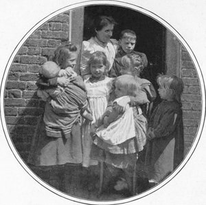 A Happy Little Group, London, c. 1901 by Unbekannt