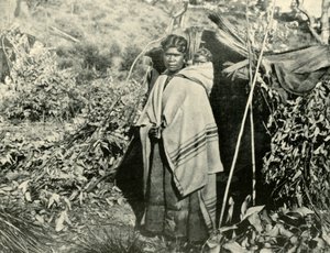 Aboriginal woman with child, 1901 by Unbekannt