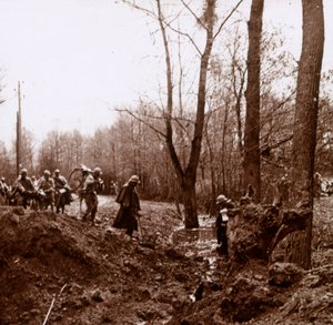 Advance on the Ailette, Northern France, c1918 by Unbekannt