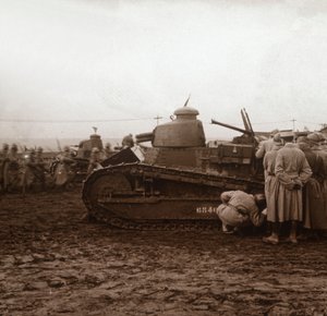 Advancing with Tanks, c1914-c1918 by Unbekannt