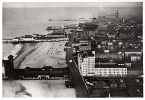 Aerial view of Atlantic City, New Jersey, USA, from a Zeppelin, 1930-1933 by Unbekannt