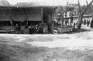 Arab Coffee Shop, Baghdad, Mesopotamia, WWI, 1918 by Unbekannt