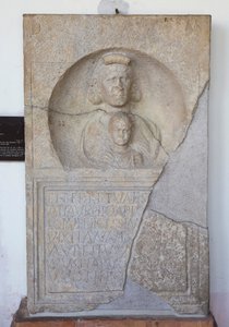 Aurelio Apio, Stele by Unbekannt