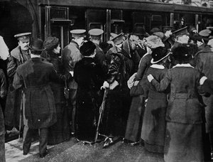 Back to the Trenches from Victoria Station, London, 1915