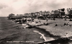 Beach, looking west, Worthing, Sussex, 1935 by Unbekannt
