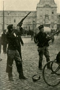 Belgian military cyclists shooting at a German plane, First World War by Unbekannt