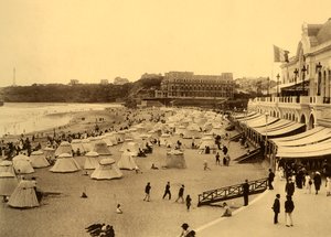 Biarritz - The Beach and the Municipal Casino by Unbekannt