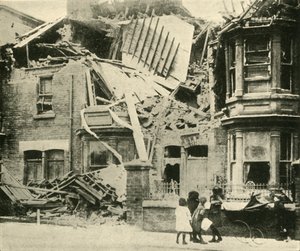 Bomb-Damaged Houses, Hartlepool, First World War by Unbekannt