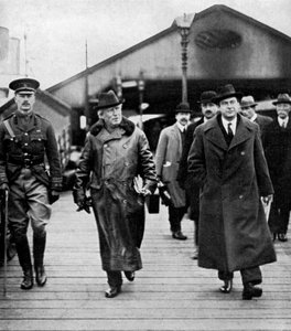 British Prime Minister Herbert Asquith visiting Ireland, 1914 by Unbekannt