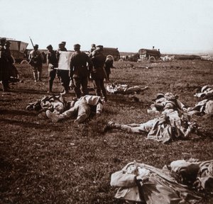 Burying Bodies, Sainte-Marie-à-Py, Northern France, c. 1914-c. 1918 by Unbekannt