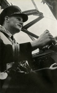 Captain Gilbert Rae, BOAC Mosquito Pilot, World War II, c. 1939-1944 by Unbekannt