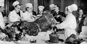 Carving a Side of Beef at the Annual Banquet at the Guildhall, London by Unbekannt