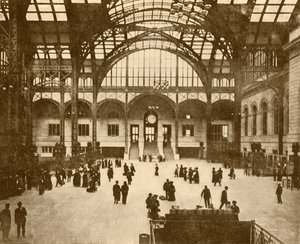 Central Hall, Pennsylvania Station, New York Pennsylvania Railroad Company by Unbekannt