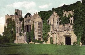 Cowdray Castle, Midhurst, West Sussex by Unbekannt