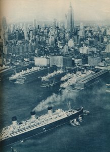 Cunard White Star Liner Berengaria, Approaching Cunard Pier by Unbekannt