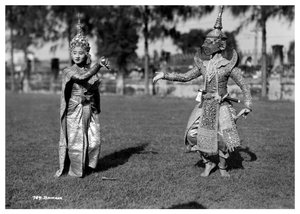 Dancers in Traditional Dress, Bangkok, Thailand by Unbekannt