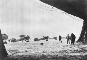 Departure of French Breguet planes for a reconnaissance mission during winter