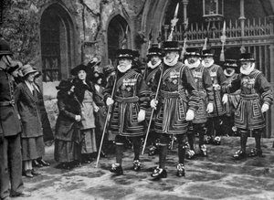 Distribution of the Maundy Money by Yeomen Warders, Tower of London, 1926-1927 by Unbekannt