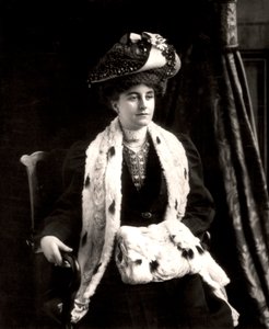 Dorothy Gladstone, Late 19th Century
