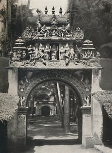 Entrance to a Hindu Temple, Ceylon, 1926 by Unbekannt