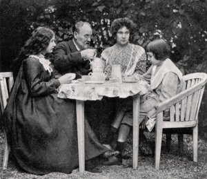 Emile Zola with his family, 1899 by Unbekannt