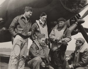 Ernie Pyle with a Bomber Crew