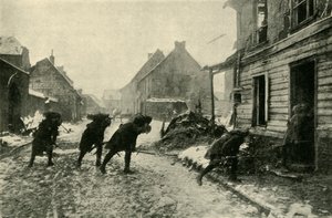 French Troops Crossing a Village Street Under German Fire, First World War, 1914-1915, c1920 by Unbekannt
