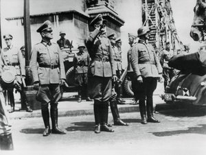 General von Bock saluting German troops parading past the Arc de Triomphe, Paris by Unbekannt