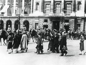German Troops in Occupied Paris, June 1940 by Unbekannt