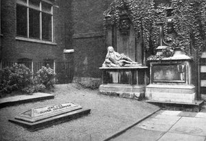 Goldsmiths Monument in the Temple, 1907