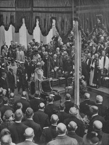 H.M. The King laying the Foundation Stone of Lloyds New Building 23 May 1925 by Unbekannt