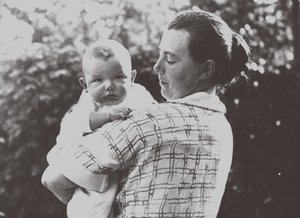 Hilde Mangold with Her Baby, 1924 by Unbekannt