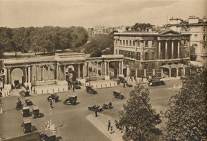 Hyde Park Corner with the Triple Archway Leading to the Royal Park Showing Apsley House by Unbekannt