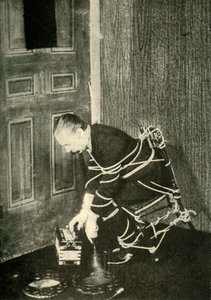 John Nevil Maskelyne Performs a Spirit Cabinet Illusion by Unbekannt