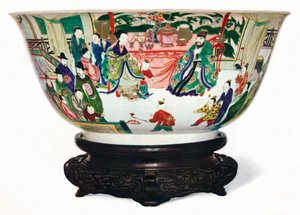 Kangxi Period Famille Verte Bowl with a Scene of the Imperial Court, Chinese by Unbekannt