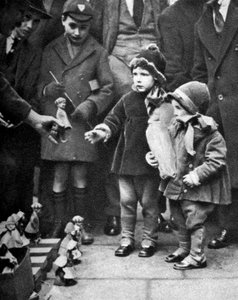 Kerb-side toy-seller, Holborn, London