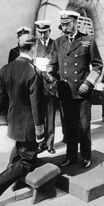 King George V Knights Vice-Admiral Pakenham aboard HMS Princess Royal by Unbekannt