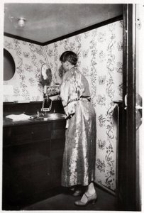 Ladies washroom, Zeppelin LZ 127 Graf Zeppelin, 1933 by Unbekannt
