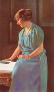 Lady Elizabeth Bowes-Lyon by Unbekannt
