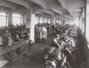 Lens Processing at the Factory of the Optical Mechanical Association in Petersburg, 1916 by Unbekannt