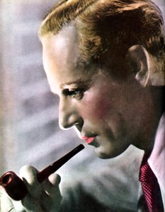 Leslie Howard, English actor, 1934-1935 by Unbekannt