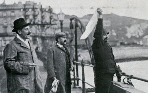 Louis Blériot on the pier at Dover after his flight across the English Channel, 25 July 1909 by Unbekannt