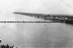 Lower pontoon bridge, Baghdad, Mesopotamia, WWI, 1918 by Unbekannt