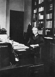 Marie Curie, Polish-born French physicist