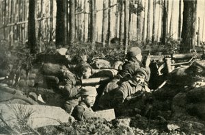 Maxim gun in action on the British Front, First World War, 1915, c1920
