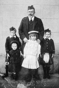 Members of the Royal Family, Balmoral, Scotland by Unbekannt